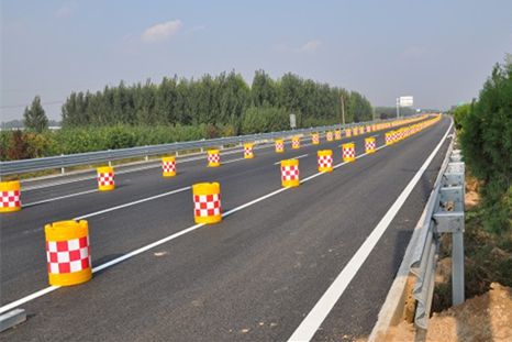 揭秘高速路不裝路燈的兩點真相，十年老司機才懂