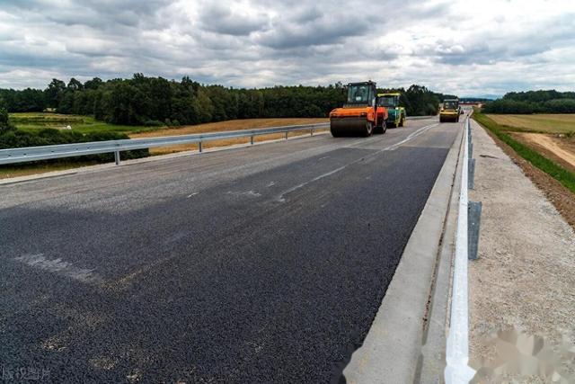 公路項(xiàng)目路面透層、封層和粘層施工方案